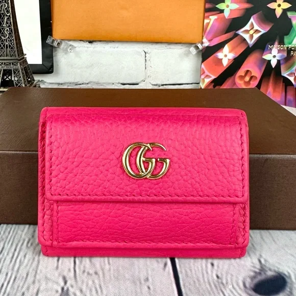 Gucci hot pink compact wallet with card holder and coin section - Picture 1 of 15